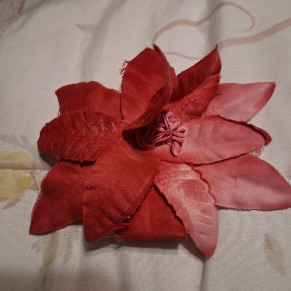 FLOWER HAIR CLIP/ PIN - Picture 1 of 1